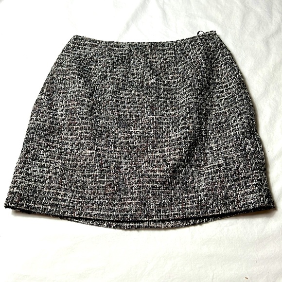 L’AGENCE women mini skirt size 2 lightly sequin NWT